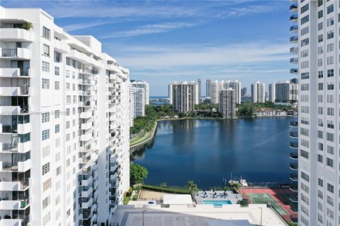Condo in Aventura, Florida, 2 bedrooms  № 1953749 - photo 21
