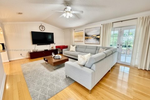 Casa en venta en Pembroke Pines, Florida, 4 dormitorios, 174.1 m2 № 1964896 - foto 9