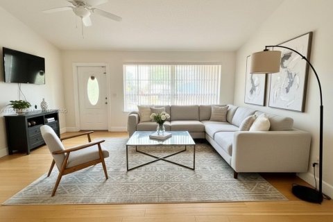 Casa en venta en Pembroke Pines, Florida, 4 dormitorios, 174.1 m2 № 1964896 - foto 6