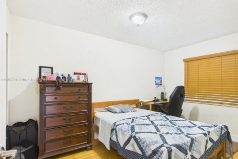 Casa en venta en Pembroke Pines, Florida, 4 dormitorios, 174.1 m2 № 1964896 - foto 15