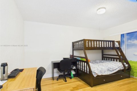 Casa en venta en Pembroke Pines, Florida, 4 dormitorios, 174.1 m2 № 1964896 - foto 14