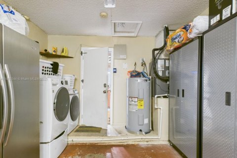 Casa en venta en Pembroke Pines, Florida, 4 dormitorios, 174.1 m2 № 1964896 - foto 17