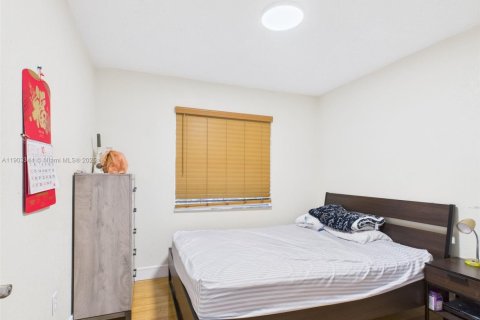 Casa en venta en Pembroke Pines, Florida, 4 dormitorios, 174.1 m2 № 1964896 - foto 16