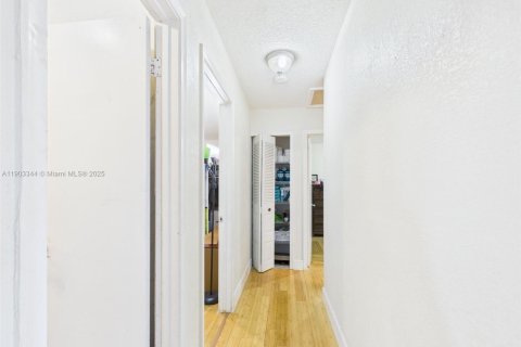 Casa en venta en Pembroke Pines, Florida, 4 dormitorios, 174.1 m2 № 1964896 - foto 12