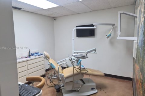 Immobilier commercial à vendre à Dania Beach, Floride № 1988081 - photo 17