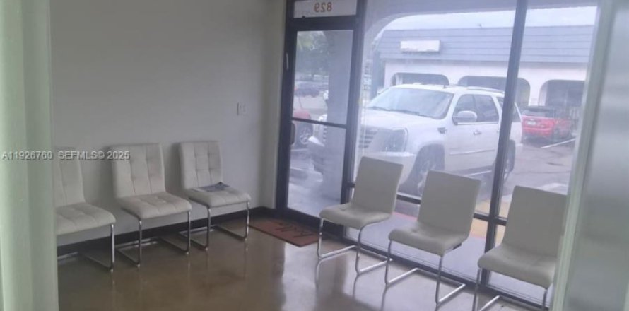 Immobilier commercial à Dania Beach, Floride № 1988081
