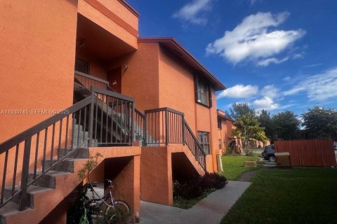 Apartamento en alquiler en Hialeah, Florida, 2 dormitorios, 69.68 m2 № 1989321 - foto 5