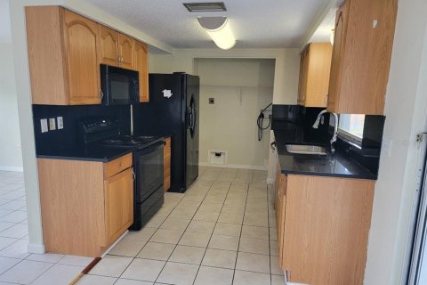 House in Port Charlotte, Florida 3 bedrooms, 98.1 sq.m. № 2166436 - photo 2