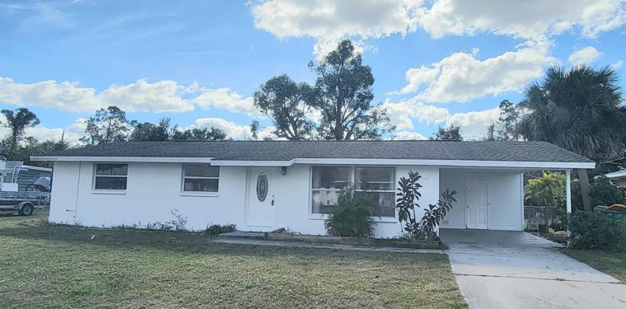 House in Port Charlotte, Florida 3 bedrooms, 98.1 sq.m. № 2166436