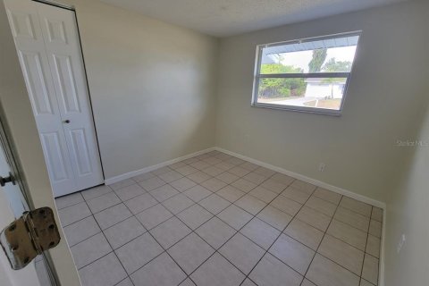 House in Port Charlotte, Florida 3 bedrooms, 98.1 sq.m. № 2166436 - photo 18