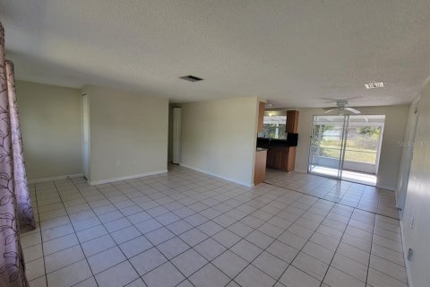 House in Port Charlotte, Florida 3 bedrooms, 98.1 sq.m. № 2166436 - photo 4