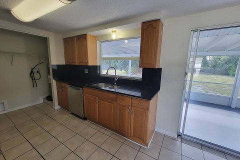 House in Port Charlotte, Florida 3 bedrooms, 98.1 sq.m. № 2166436 - photo 7