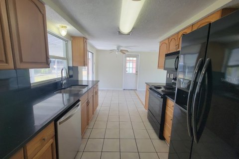 House in Port Charlotte, Florida 3 bedrooms, 98.1 sq.m. № 2166436 - photo 6