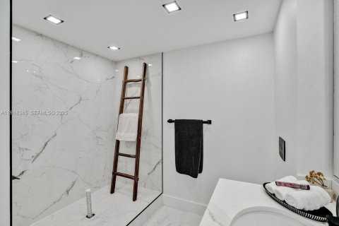 Copropriété à vendre à Sunny Isles Beach, Floride: 2 chambres, 116.59 m2 № 2019030 - photo 9