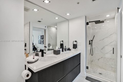 Copropriété à vendre à Sunny Isles Beach, Floride: 2 chambres, 116.59 m2 № 2019030 - photo 10
