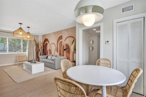 Apartment in Miami Beach, Florida 1 bedroom, 78.97 sq.m. № 2402472 - photo 9