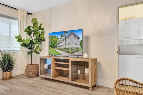 Apartment in Miami Beach, Florida 1 bedroom, 78.97 sq.m. № 2402472 - photo 13