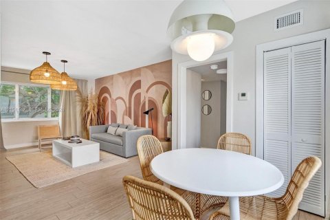 Apartment in Miami Beach, Florida 1 bedroom, 78.97 sq.m. № 2402472 - photo 5