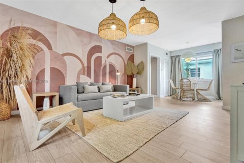 Apartment in Miami Beach, Florida 1 bedroom, 78.97 sq.m. № 2402472 - photo 10