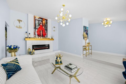 House in Lake Clarke Shores, Florida 4 bedrooms, 244.52 sq.m. № 2366379 - photo 12