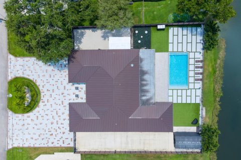 House in Lake Clarke Shores, Florida 4 bedrooms, 244.52 sq.m. № 2366379 - photo 2