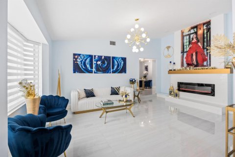 House in Lake Clarke Shores, Florida 4 bedrooms, 244.52 sq.m. № 2366379 - photo 7