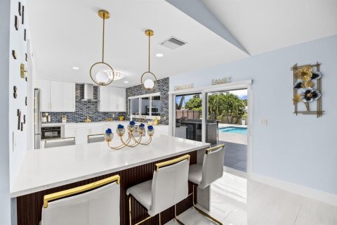 House in Lake Clarke Shores, Florida 4 bedrooms, 244.52 sq.m. № 2366379 - photo 17