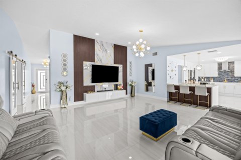 House in Lake Clarke Shores, Florida 4 bedrooms, 244.52 sq.m. № 2366379 - photo 13