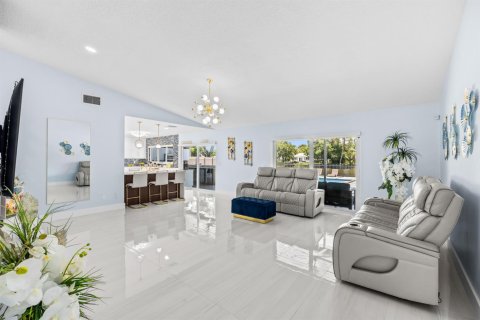 House in Lake Clarke Shores, Florida 4 bedrooms, 244.52 sq.m. № 2366379 - photo 15