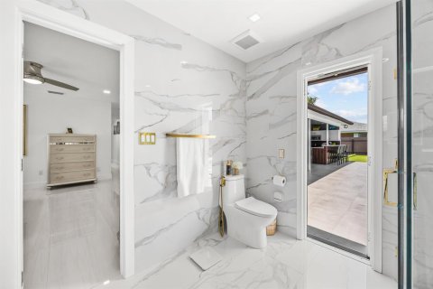 House in Lake Clarke Shores, Florida 4 bedrooms, 244.52 sq.m. № 2366379 - photo 29