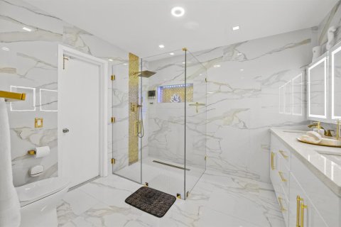 House in Lake Clarke Shores, Florida 4 bedrooms, 244.52 sq.m. № 2366379 - photo 27