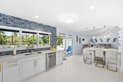 House in Lake Clarke Shores, Florida 4 bedrooms, 244.52 sq.m. № 2366379 - photo 20