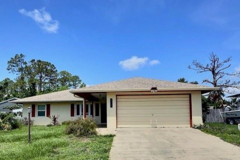 House in Palm Bay, Florida 2 bedrooms, 118.91 sq.m. № 1822636 - photo 1