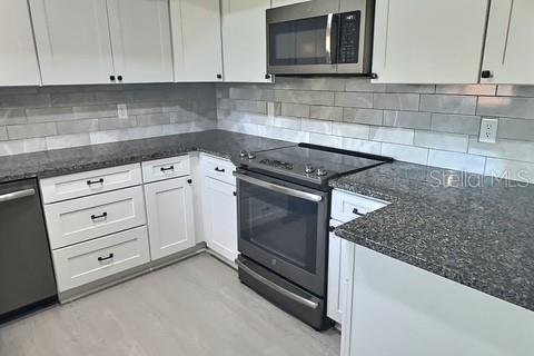 House in Palm Bay, Florida 2 bedrooms, 118.91 sq.m. № 1822636 - photo 3