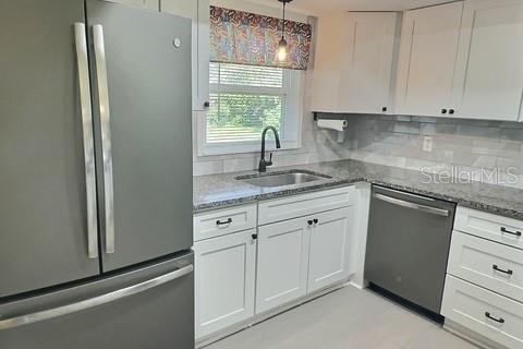 House in Palm Bay, Florida 2 bedrooms, 118.91 sq.m. № 1822636 - photo 2