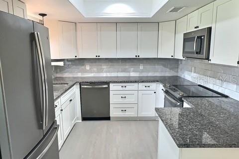 House in Palm Bay, Florida 2 bedrooms, 118.91 sq.m. № 1822636 - photo 4