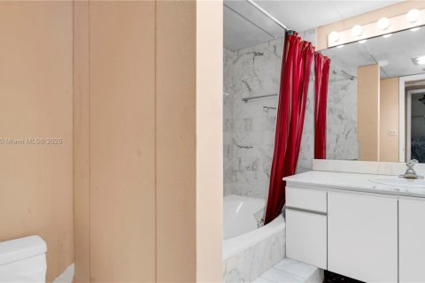 Copropriété à vendre à Miami Beach, Floride: 2 chambres, 93.37 m2 № 1818482 - photo 30