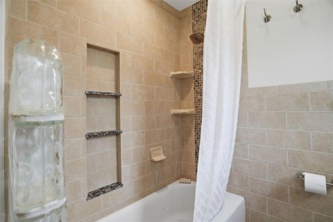 House in New Port Richey, Florida 2 bedrooms, 82.68 sq.m. № 2091410 - photo 14