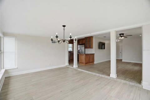 House in New Port Richey, Florida 2 bedrooms, 82.68 sq.m. № 2091410 - photo 20