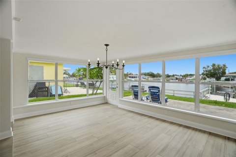 House in New Port Richey, Florida 2 bedrooms, 82.68 sq.m. № 2091410 - photo 18