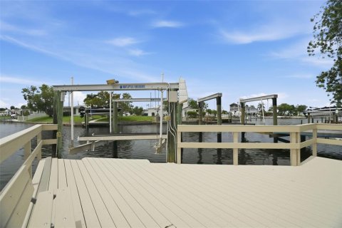 House in New Port Richey, Florida 2 bedrooms, 82.68 sq.m. № 2091410 - photo 27