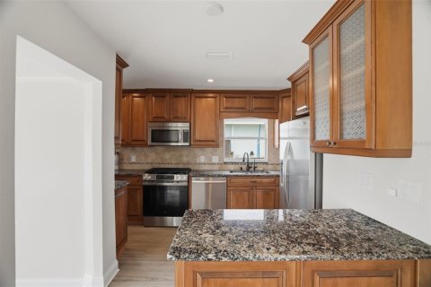 House in New Port Richey, Florida 2 bedrooms, 82.68 sq.m. № 2091410 - photo 6