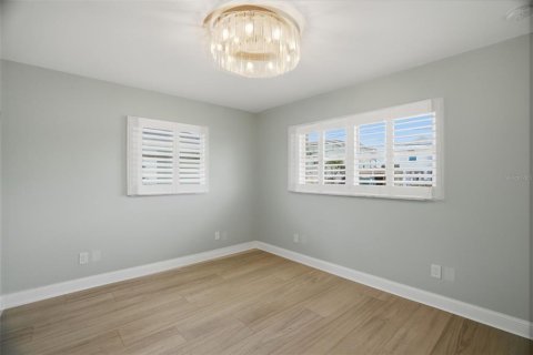 House in New Port Richey, Florida 2 bedrooms, 82.68 sq.m. № 2091410 - photo 16