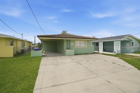 House in New Port Richey, Florida 2 bedrooms, 82.68 sq.m. № 2091410
