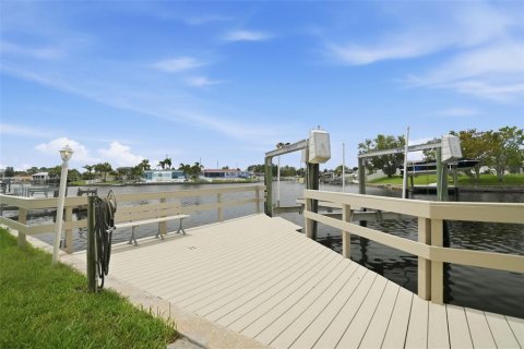 House in New Port Richey, Florida 2 bedrooms, 82.68 sq.m. № 2091410 - photo 26