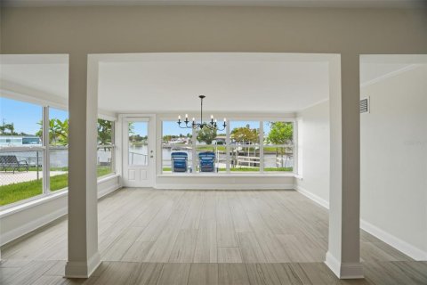 House in New Port Richey, Florida 2 bedrooms, 82.68 sq.m. № 2091410 - photo 22