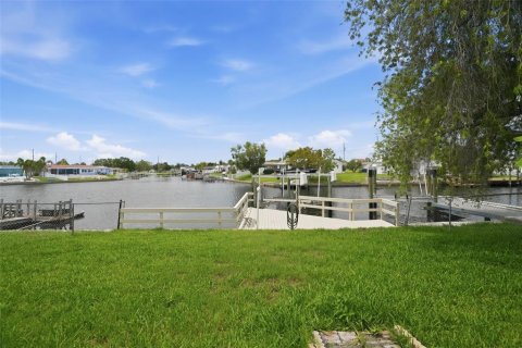 House in New Port Richey, Florida 2 bedrooms, 82.68 sq.m. № 2091410 - photo 25