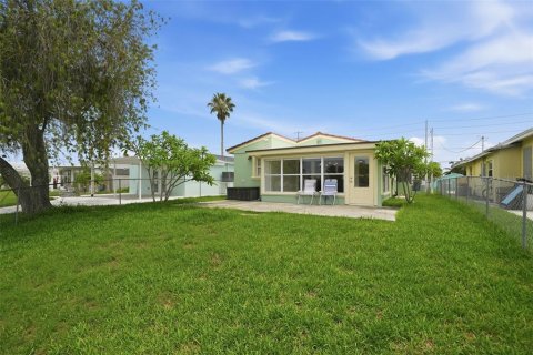 House in New Port Richey, Florida 2 bedrooms, 82.68 sq.m. № 2091410 - photo 28