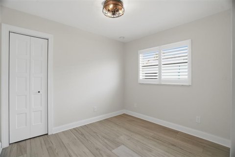 House in New Port Richey, Florida 2 bedrooms, 82.68 sq.m. № 2091410 - photo 17