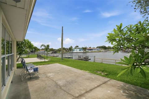 House in New Port Richey, Florida 2 bedrooms, 82.68 sq.m. № 2091410 - photo 23